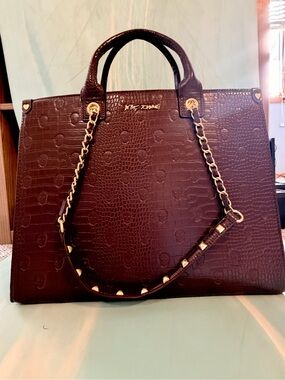 Betsey Johnson Croc & skull Embossed Tote Brown w Gold Chain 🤎💀💛BEAUTIFUL 😍